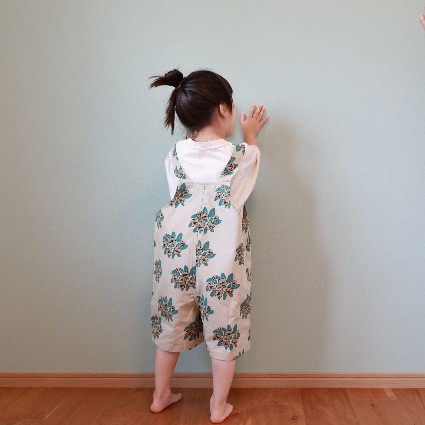 ハーフ丈 花柄オーバーオール