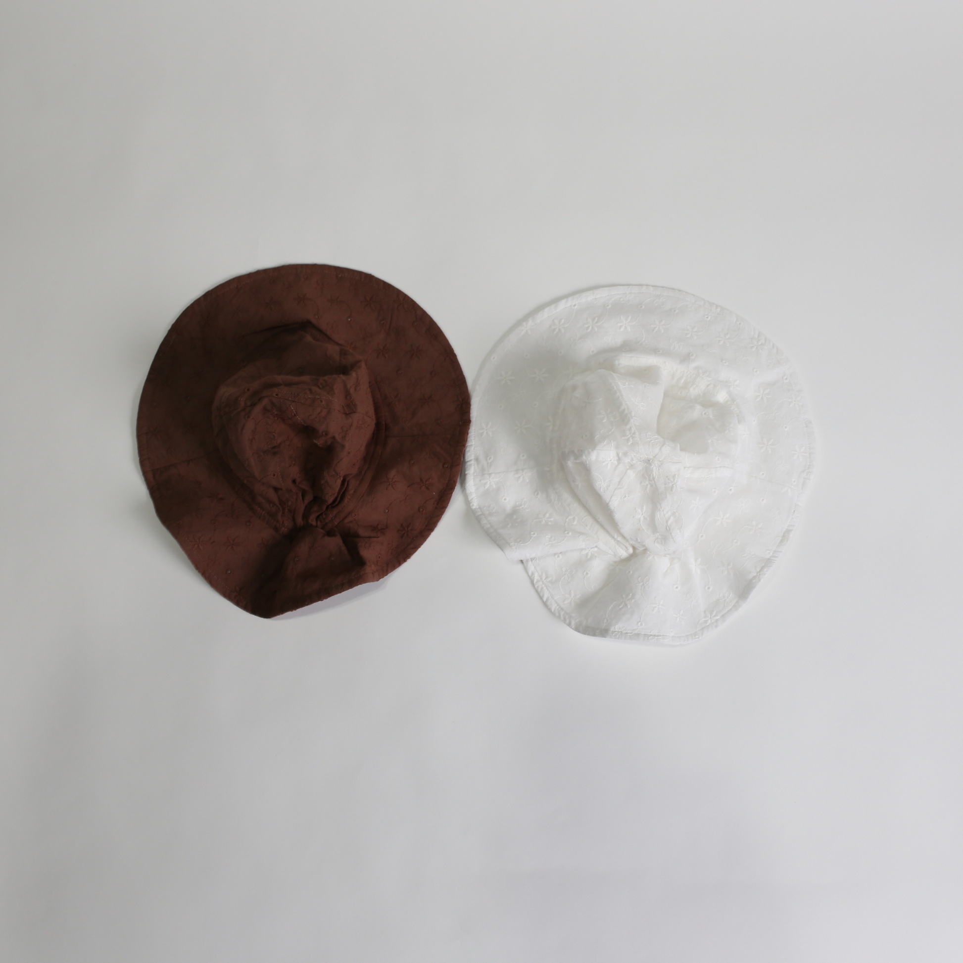フラワーステッチ ベイビーハット / flower stitch baby hat (こども 帽子) - kids clothes shop GUZUGUZU