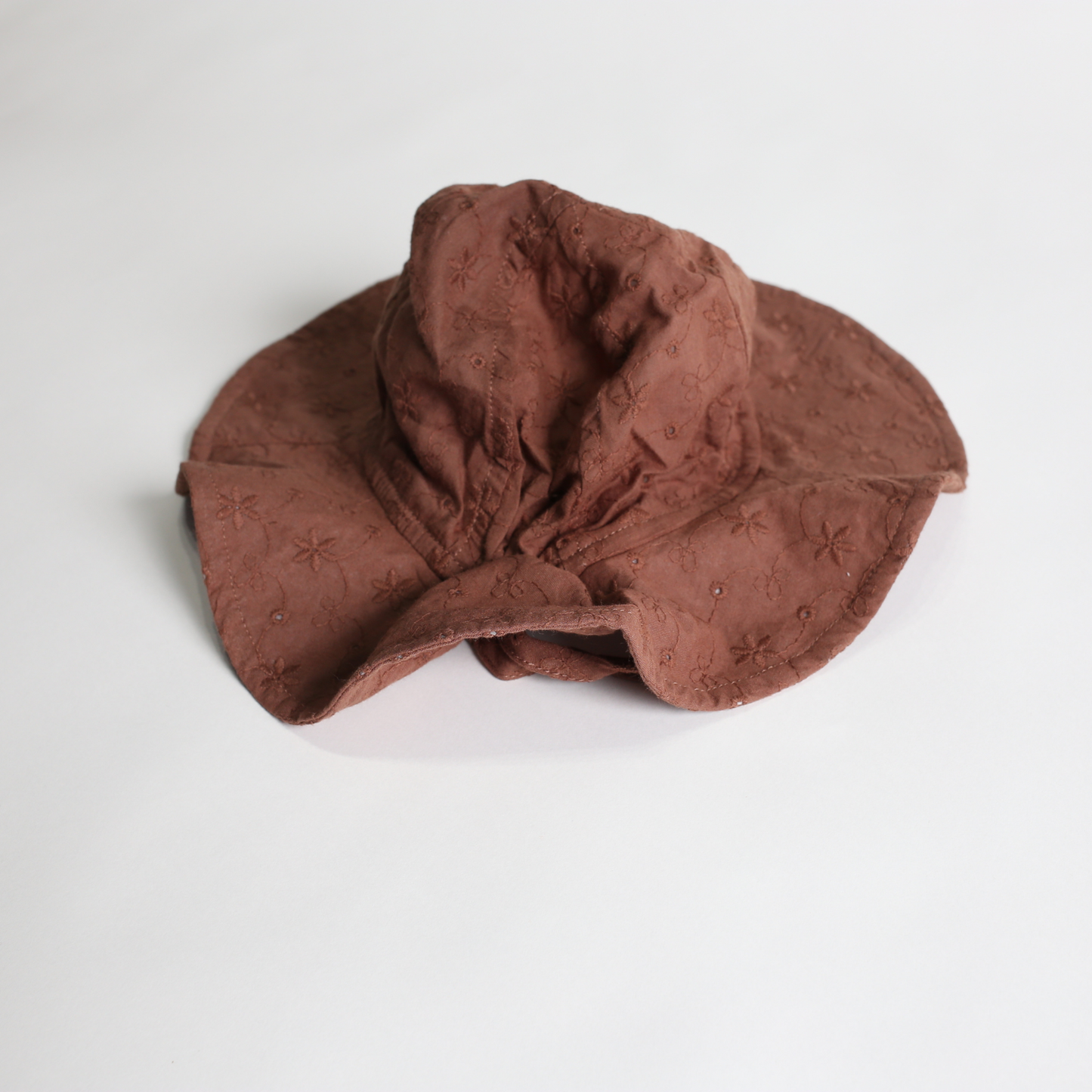 フラワーステッチ ベイビーハット / flower stitch baby hat (こども 帽子) - kids clothes shop GUZUGUZU